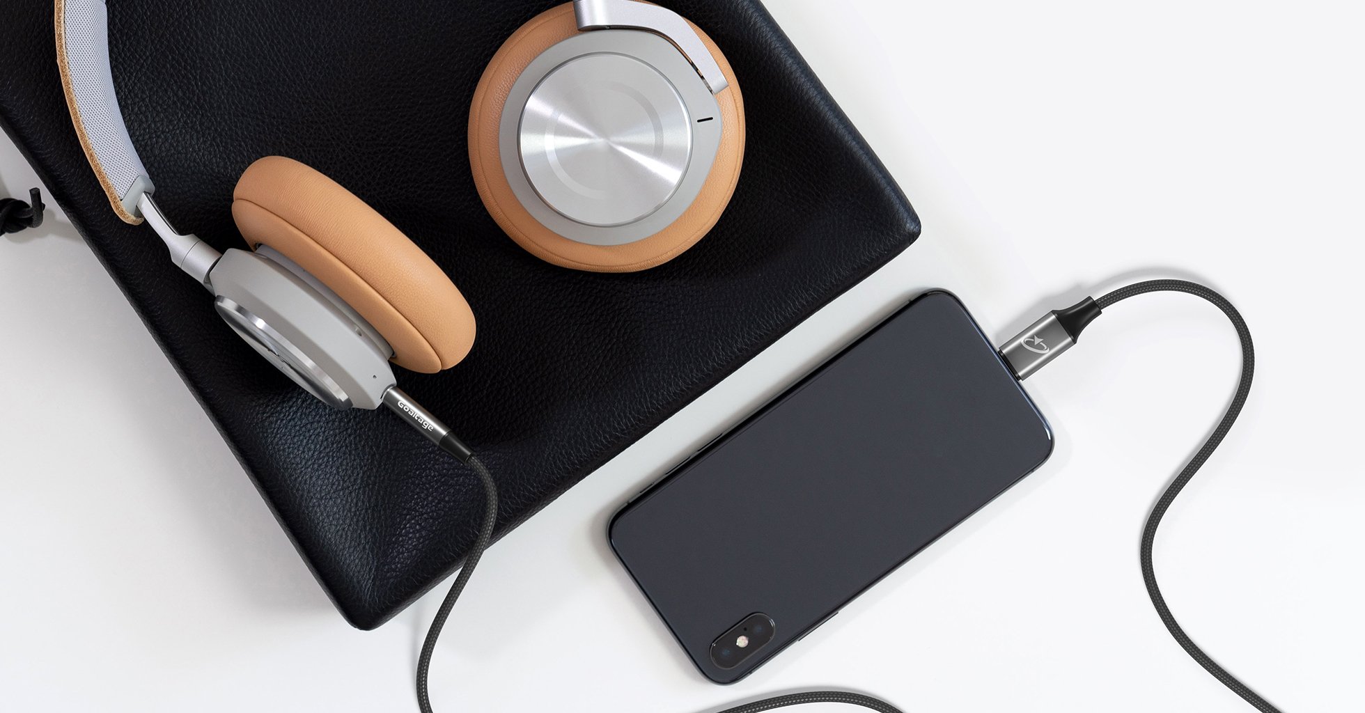 Goaltage CA04 3.5 mm Audio to Lightning Audio Cable with Great Bending LifeSpan and Audio Connector Functionality