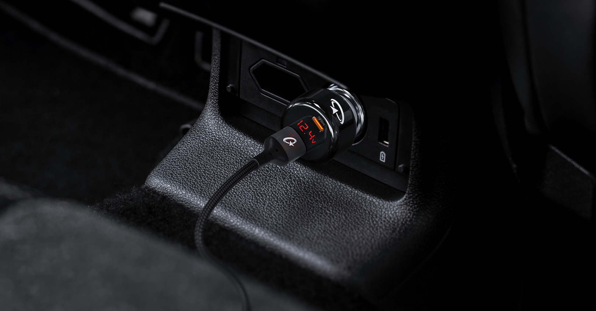 Goaltage CH04 Super-Fast 65W GaN Car Charger with Voltage Display, Safety Protection and Dual-Port Functionality